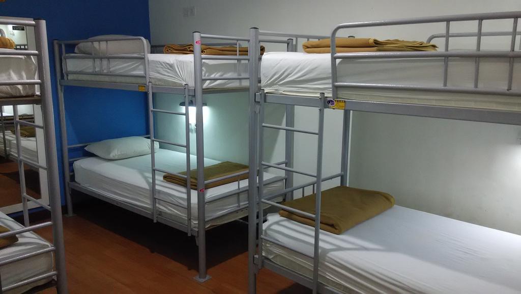 Cx Hostel Kuta Raya Екстериор снимка