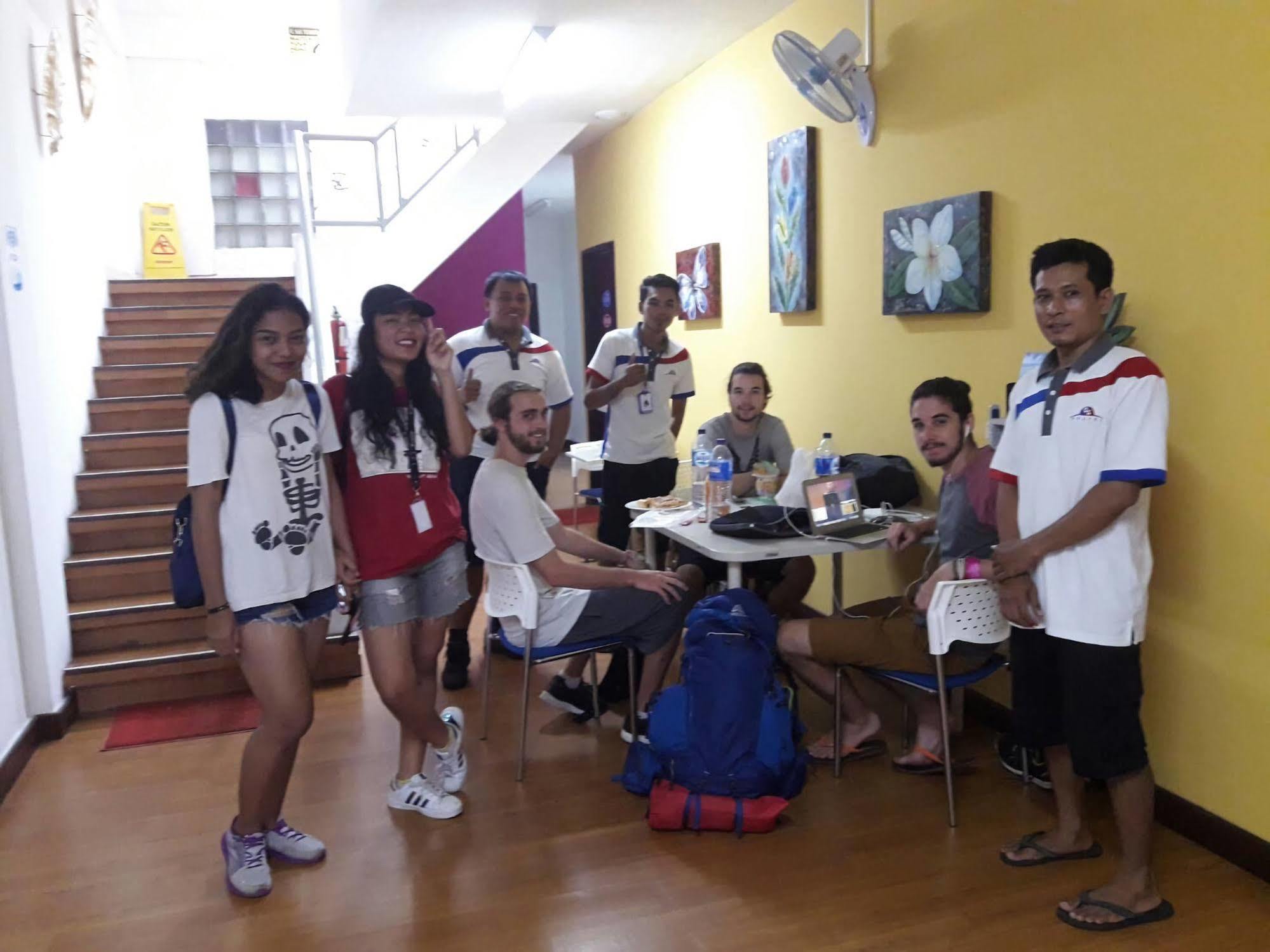 Cx Hostel Kuta Raya Екстериор снимка