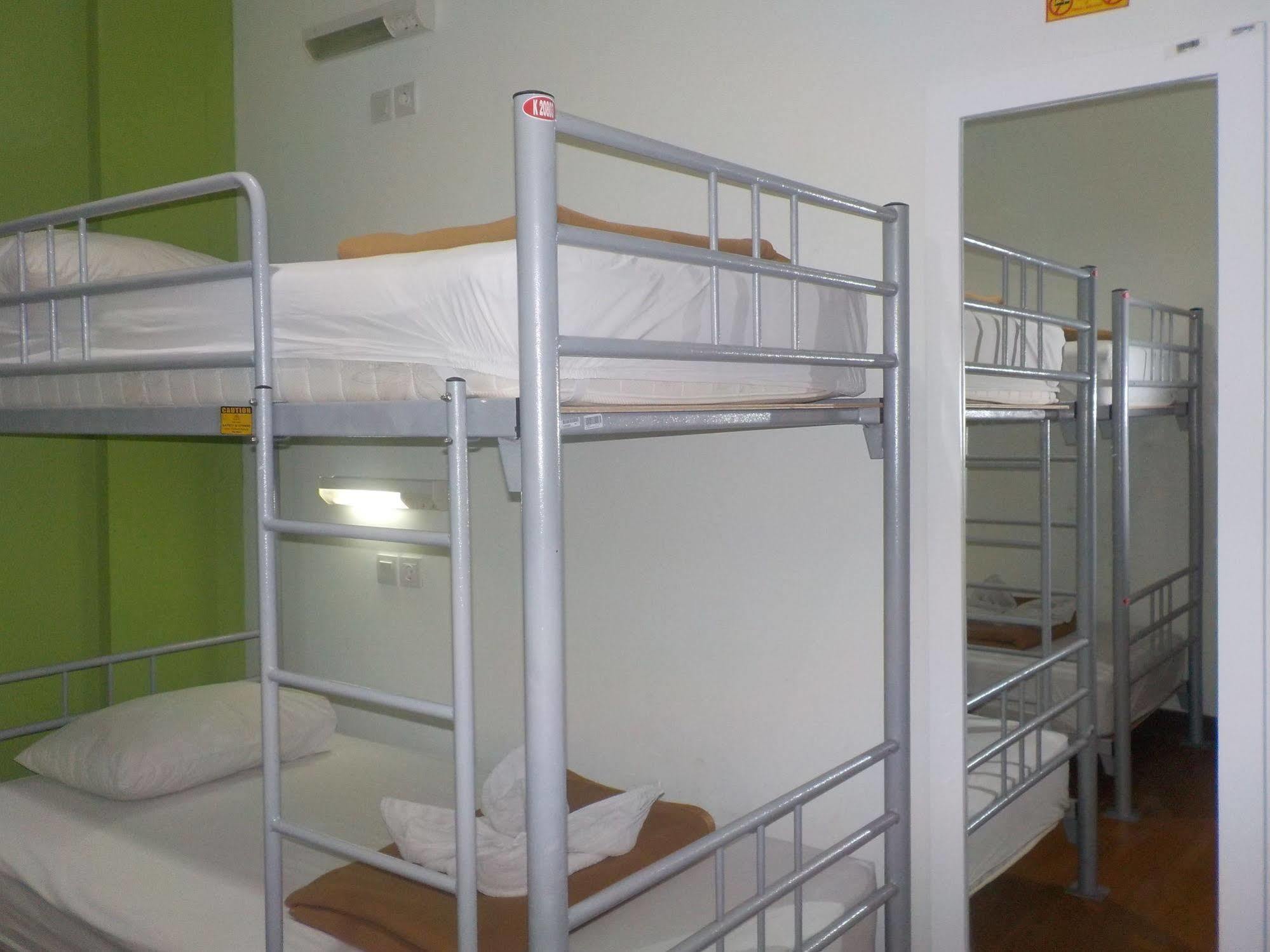 Cx Hostel Kuta Raya Екстериор снимка