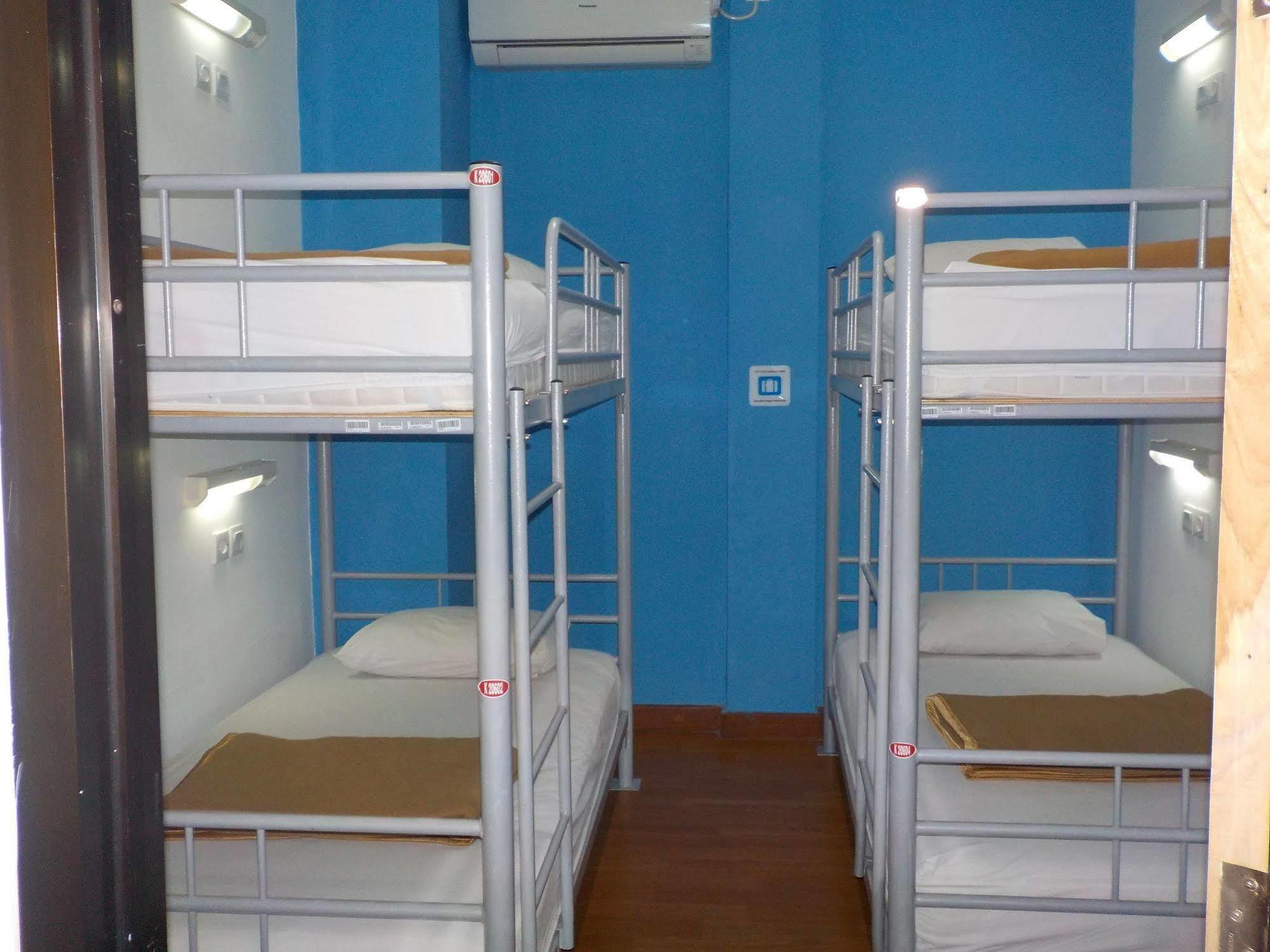 Cx Hostel Kuta Raya Екстериор снимка