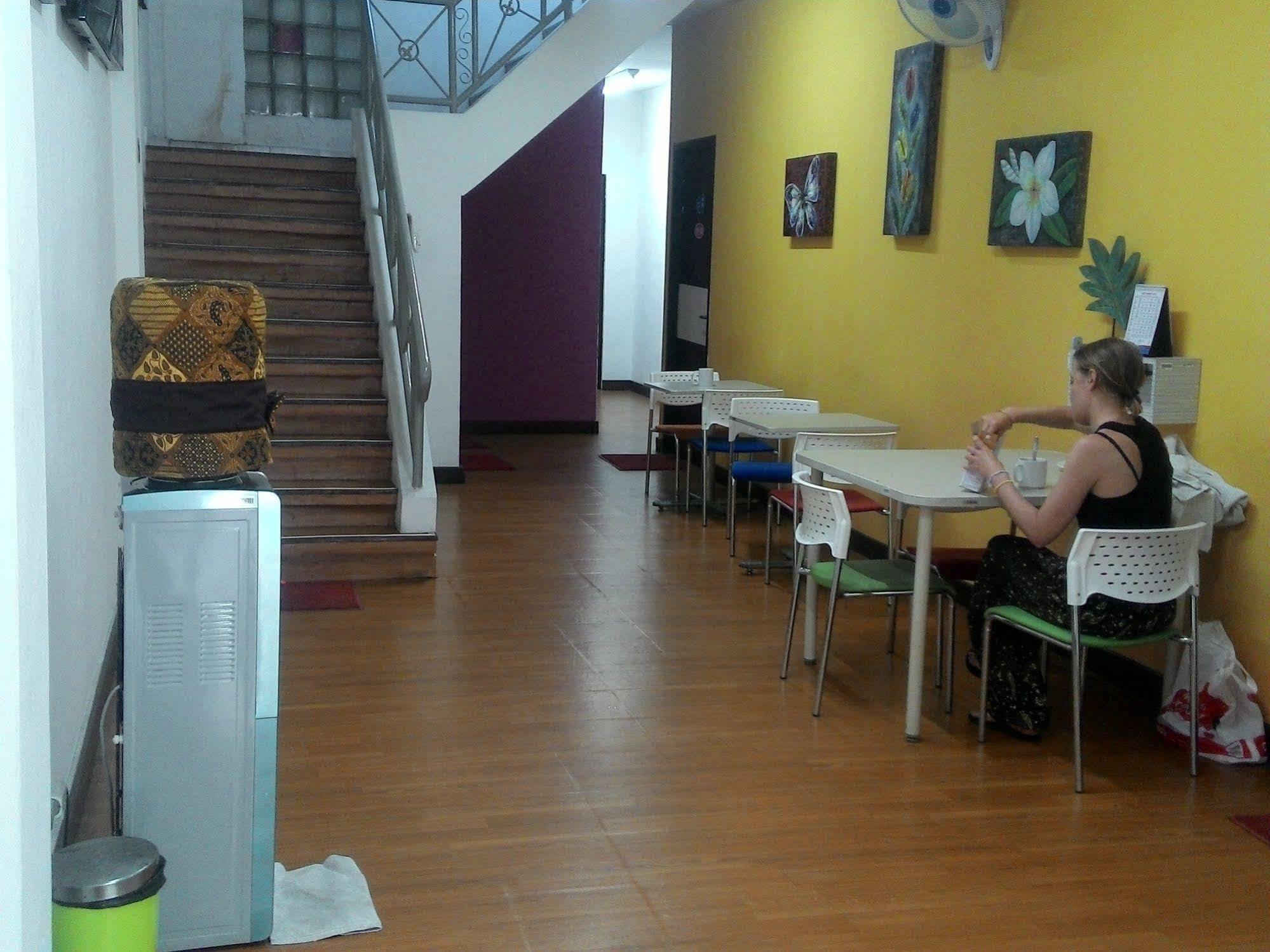 Cx Hostel Kuta Raya Екстериор снимка
